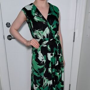 ✨SALE: 3 for $25!✨ Green/Black Dress